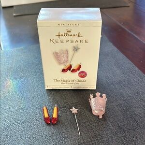 Hallmark Keepsake The Magic of Glinda Ornament Set